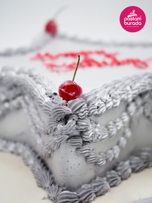 Gümüş Yıldız Tasarım Pasta