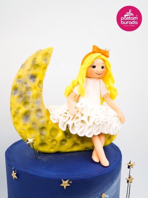 Kız Çocuk Ve Ay Detay Tasarım Pasta
