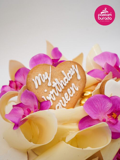 Kurabiye Ve Çiçek Detay Tasarım Pasta