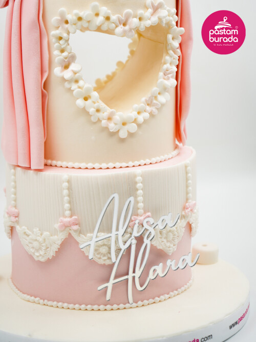 Kurdele Ve Kalp Detay Tasarım Pasta