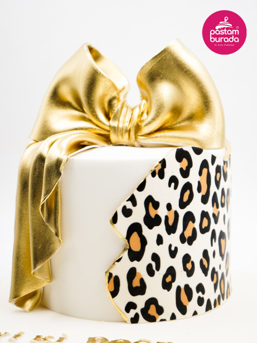 Leopar Ve Gold Detay Tasarım Pasta