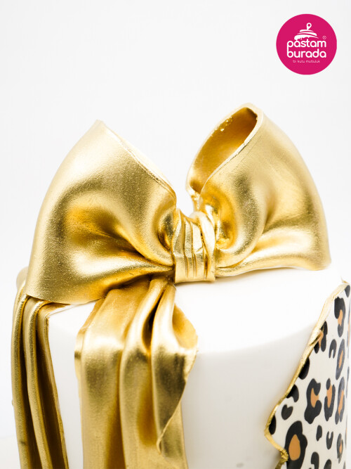 Leopar Ve Gold Detay Tasarım Pasta