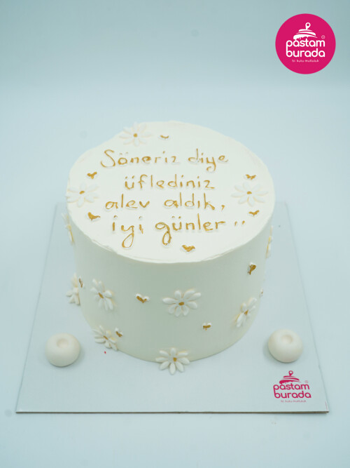 Papatya Süslemeli Naked Cake