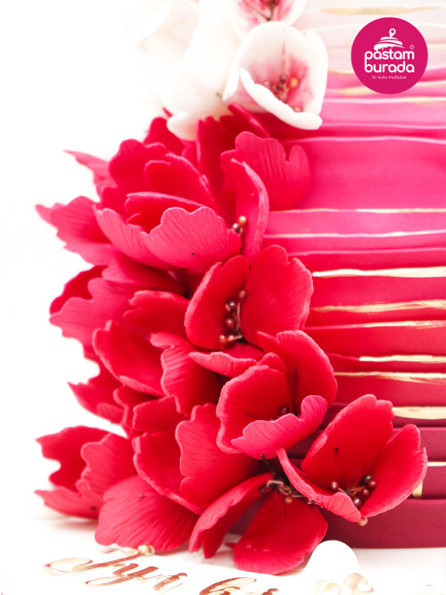 Pembe Çiçek Detay Tasarım Pasta