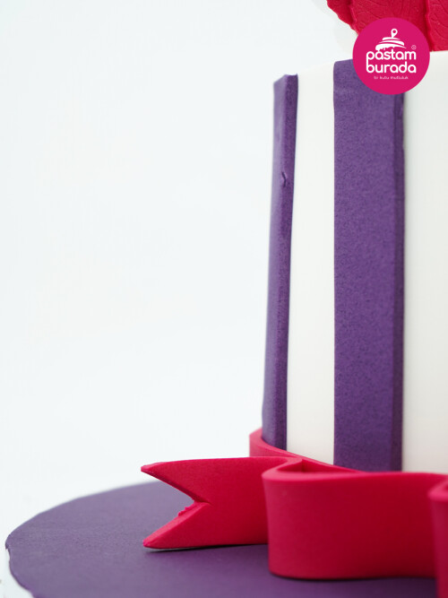 Pembe Kanatlı Tasarım Pasta