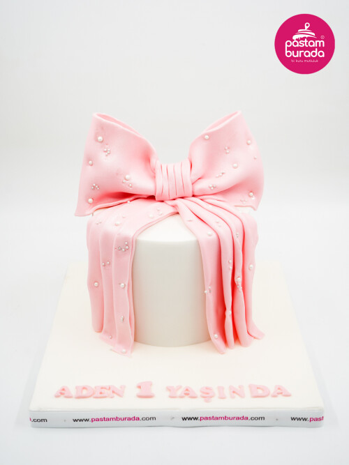 Pembe Kurdele Detay Tasarım Pasta