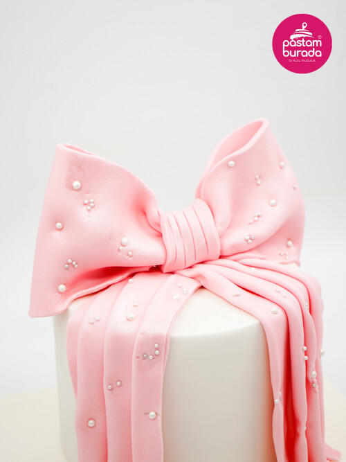 Pembe Kurdele Detay Tasarım Pasta