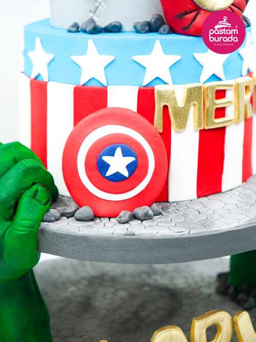 Süper Kahramanlar Tasarım Pasta