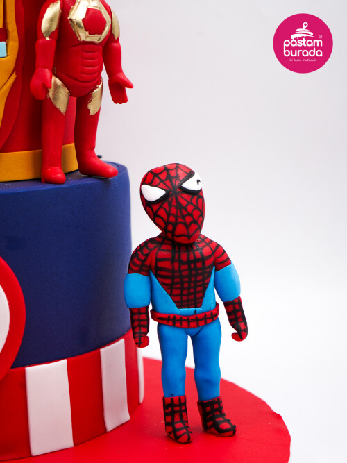 Süper Kahramanlar Tasarım Pasta