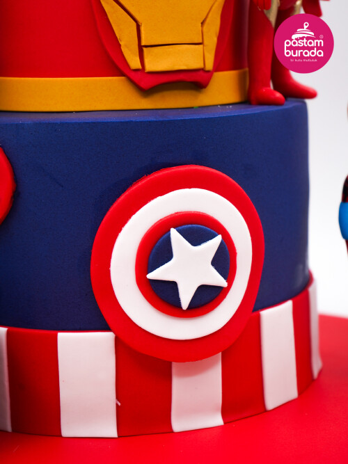 Süper Kahramanlar Tasarım Pasta