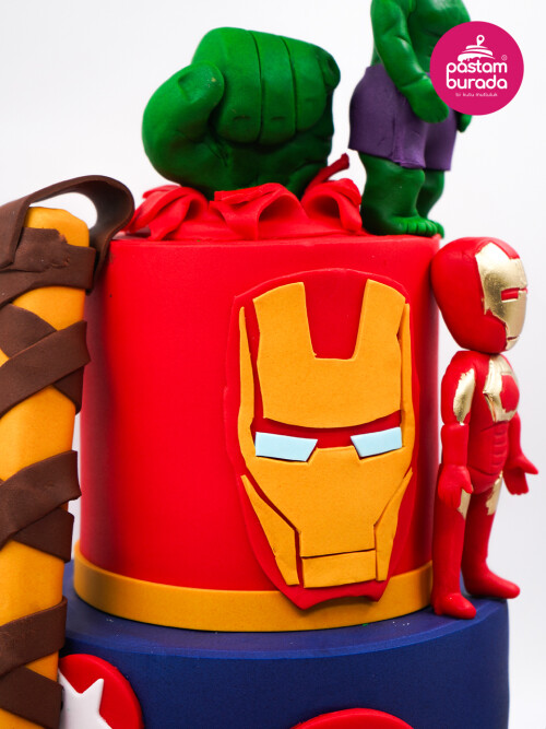 Süper Kahramanlar Tasarım Pasta