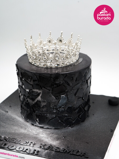 Taç Detay Siyah Tasarım Pasta