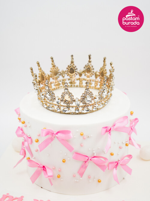 Taç Ve Kurdele Detay Tasarım Pasta