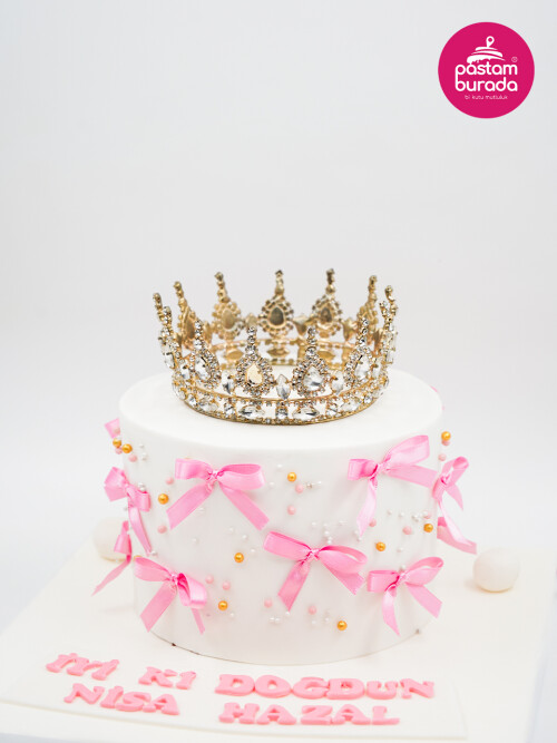Taç Ve Kurdele Detay Tasarım Pasta