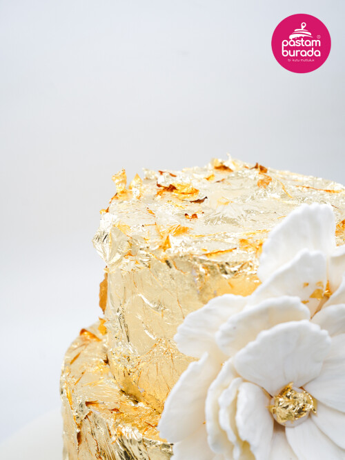 Çiçek Detay Gold Tasarım Pasta