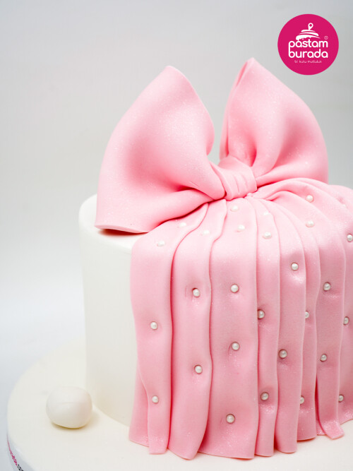 Kurdel Ve İnci Detay Tasarım Pasta