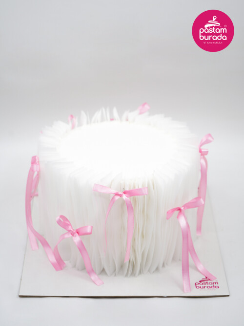 Kurdele Detay Beyaz Tasarım Pasta