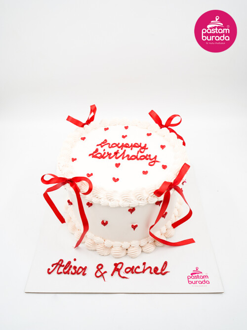 Kurdele Ve Kalp Detay Naked Cake