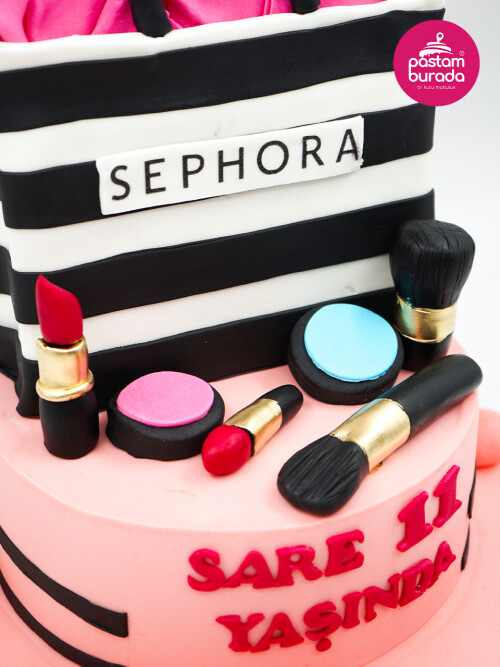 Makyaj Malzemeleri Detay Tasarım Pasta