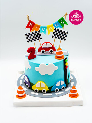 Renkli Araba Temalı Pasta