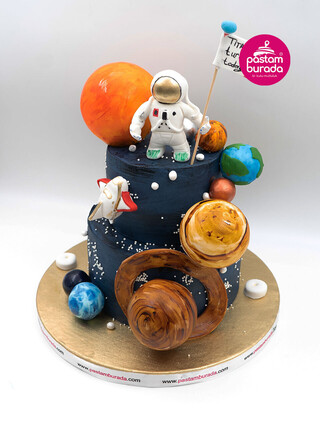 Galaksi Gezegenler ve Astronot Figürlü Konsept Pasta