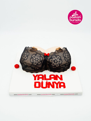 Göğüs Dekolteli Model Pasta