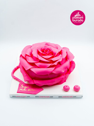 Gül Yapraklı Tasarım Pasta