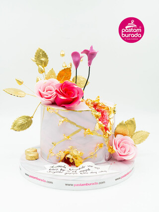 Kristal Detaylı Model Pasta
