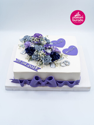 Mor Yapay Çiçek Temalı Pasta