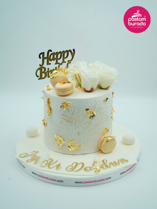 Beyaz Çiçek Ve Gold Detay Pasta