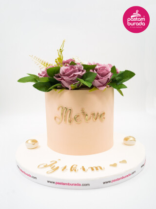 Çiçek Süslemeli Tasarım Pasta