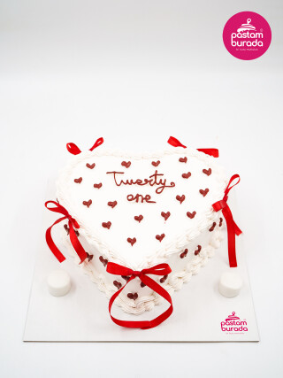 Kurdele Ve Kalp Detay Naked Cake